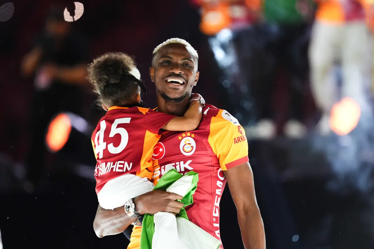 victor-osimhen-galatasaray-sampiyonluk-kutlamasi Victor Osimhen Galatasaray Manchester United transferi